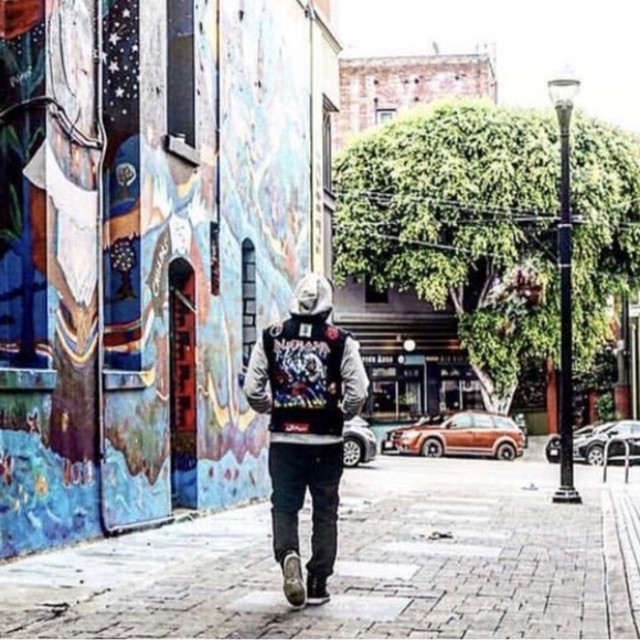 I sell street wear, make custom clothes, and resell vintage. Checkout @1994_Rx - Picture 6 of 8